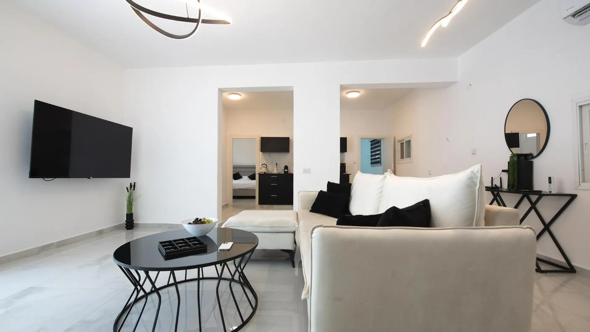 Port City - Beach Front Haven - 2 Bdrms W Garden Haifa Apartment