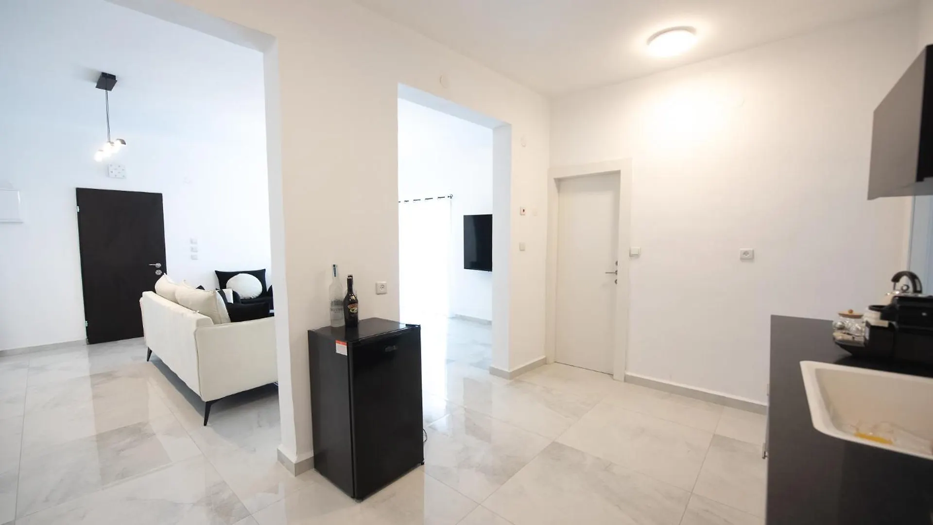 Port City - Beach Front Haven - 2 Bdrms W Garden Haifa Apartment