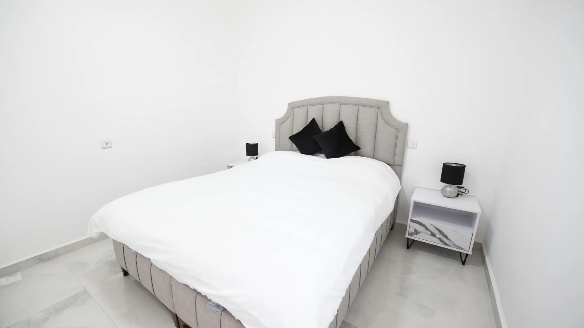 Port City - Beach Front Haven - 2 Bdrms W Garden Haifa